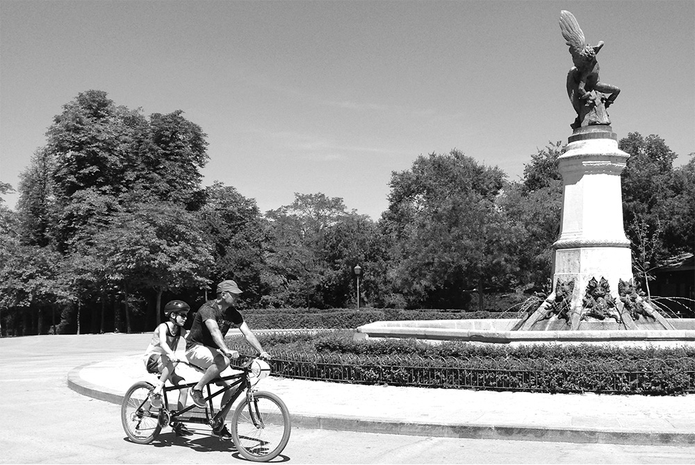 Madrid-Biking-in-Retiro-Park-1000px-opt