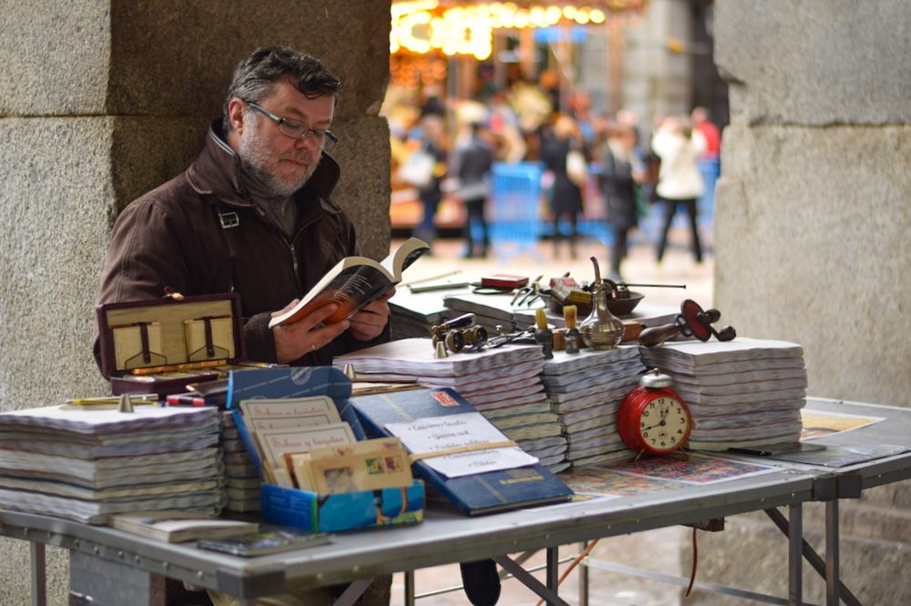 Portraits-of-Madrid-Flea-Market-Vendor-1000px-opt